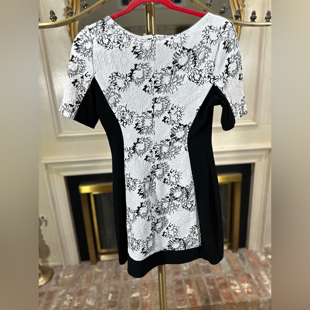 Joseph Ribkoff Black & White‎ Textured stretch Abstract Chic Sheath Dress Size 8 - Picture 3 of 5